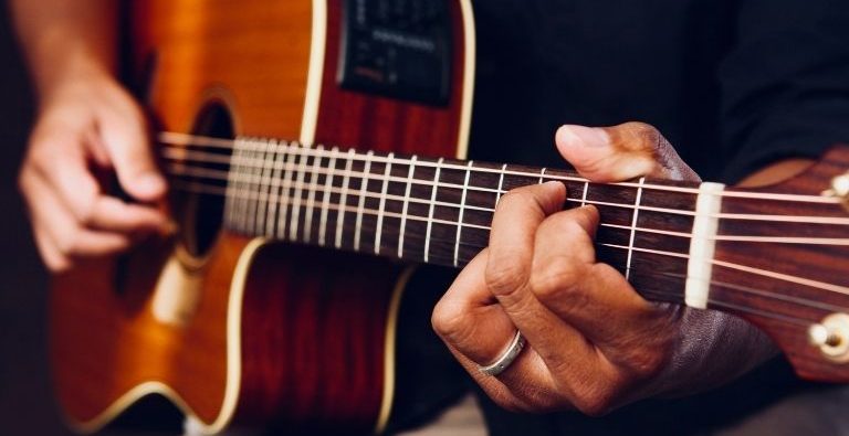 Mejores guitarras acústicas 2023