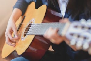 Mejores guitarras españolas calidad-precio de 2023